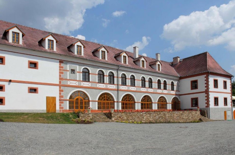 Zámek Louňovice Pod Blaníkem, Louňovice pod Blaníkem, Czechia, Czech Republic (Czechia)